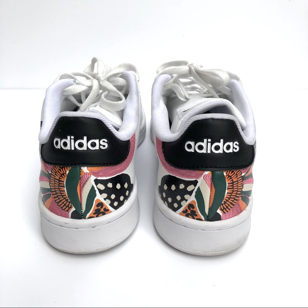 Adidas Advantage Sneakers